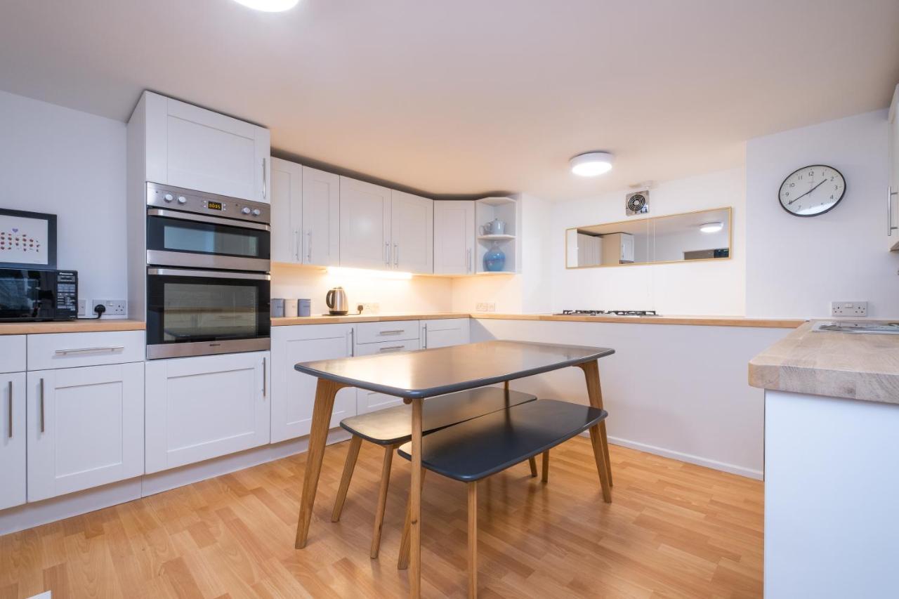 Modern Apt Near Gardens With Large Decking Area - Vivre Retreats Bournemouth Exterior foto